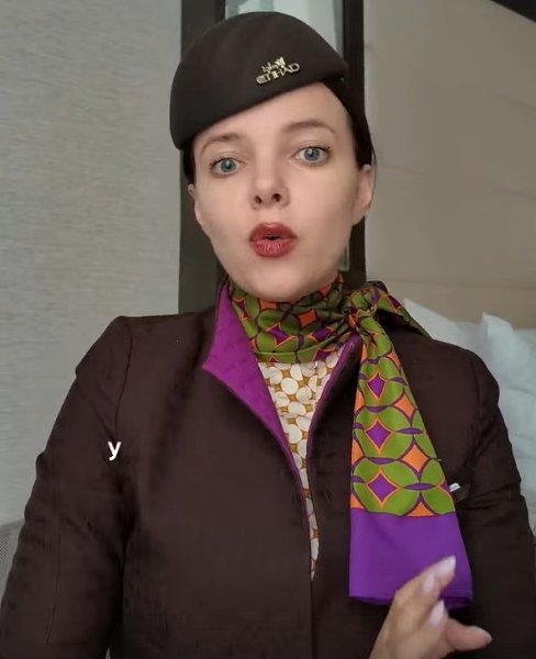 А вы знали, что стюардессам запрещают делать яркий маникюр? - 2
