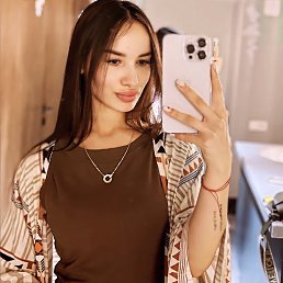 Nelli, 33 , 