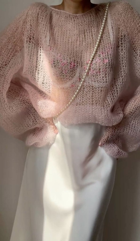 Вязаные вещи ручной работы всегда притягивают внимание своей фактурой и теплом. Такой свитер с ... - 2