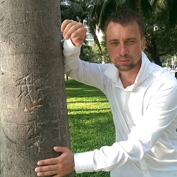 Den, 39, 