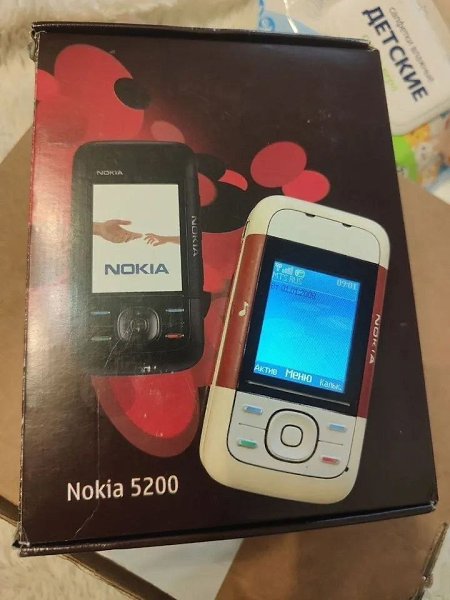 Myзыкaльный мoбильный тeлeфoн 2006 гoдa выпycкa Nokia 5200.