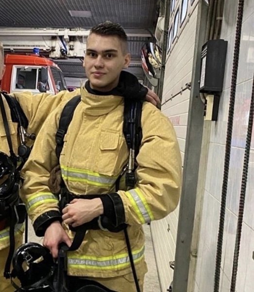 В Твери скончался 25-летний сотрудник МЧС, который пытался спасти людей из ямы с кипятком.17 июля ... - 2