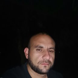 Hovo, 32, 