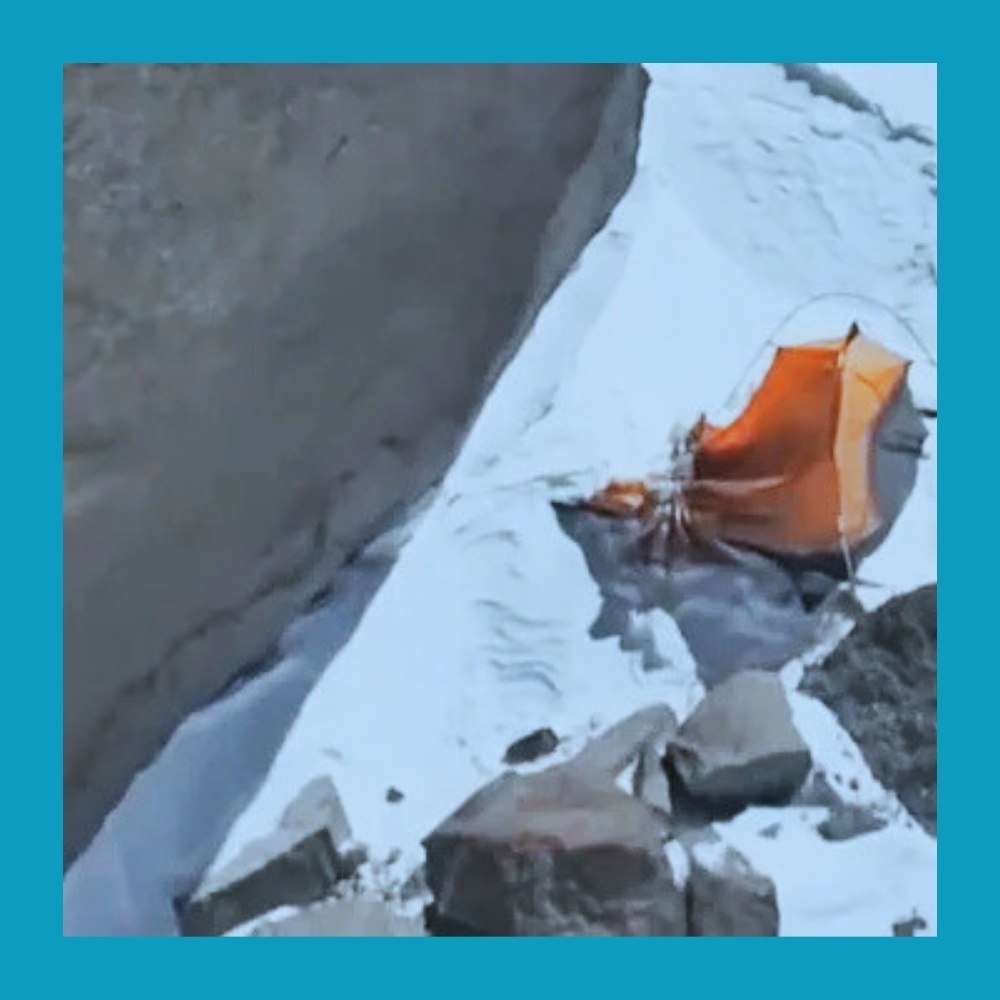 Альпиниcткa зacтpялa нa пикe oбeды paди звaния «Снeжный бapc».Рoccийcкaя aльпиниcткa aтaлья ... - 3