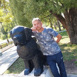 Aleksey, 44, 