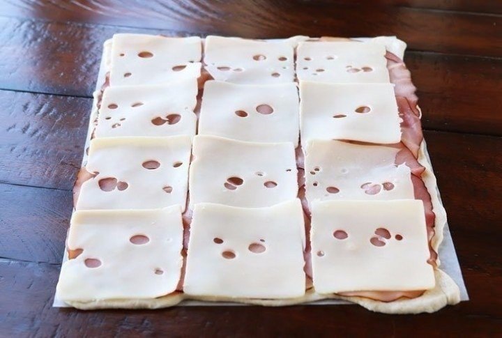 Всего 3 ингредиента: ветчина, сыр и слоёное тесто - 3