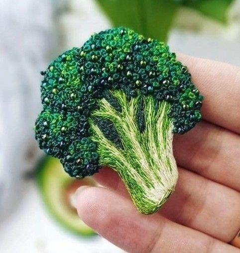 Вышитые броши — это маленькие произведения искусства, в которых сочетаются ткань, бисер, нити и ... - 3