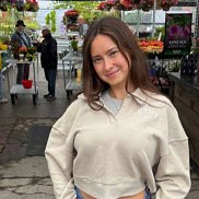 Bella, 27 , 