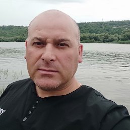 Vitalie, 45, 