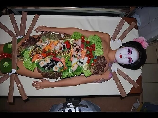 ...Он обмазал ее грудь шоколадной массой. Затем вымостил клубникой дорожку к ямочке пупка, а саму ...