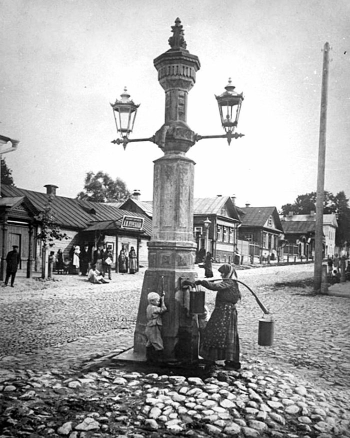      , 1900 .