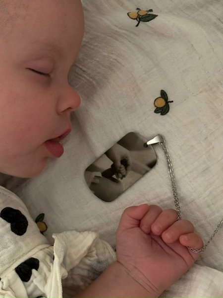 Трогательный подарок для родителей — кулон с персональной гравировкой. Дата рождения, вес и время ... - 2