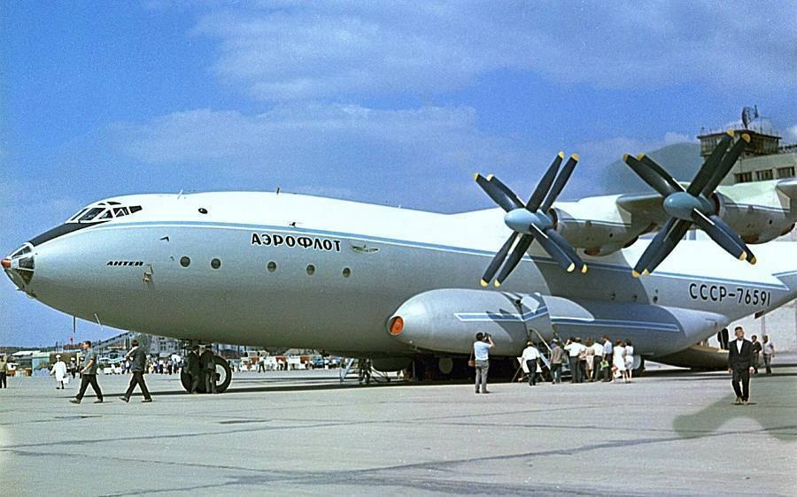 Ан антей самолет. Самолёт Антей АН-22. АН-22 Антей СССР. Самолёт АН-22 «Антей» СССР. Транспортный самолет АН 22 Антей.