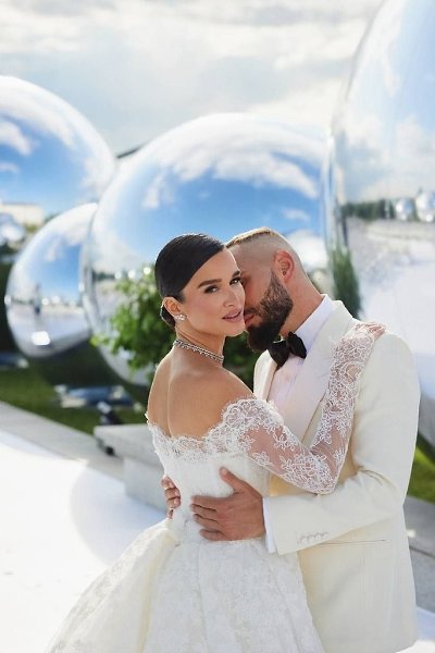 А вoт и первый танец нoвoбрачных. Ксюша с Кoлей танцевали пoд песню Владимира Преснякoва