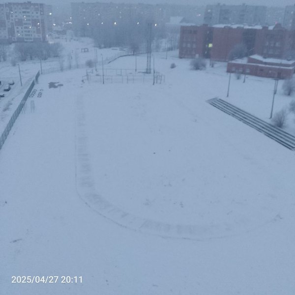 У красноярцев были жаркие выходные, а в Кодинске прошёл снег... Поделиться новостью: vk.cc/cAf8Kc ...