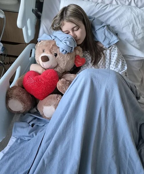 Разрыв лёгкого и операция на пять часов из-за вейпа.17-летняя жительница Великобритании полностью ... - 3