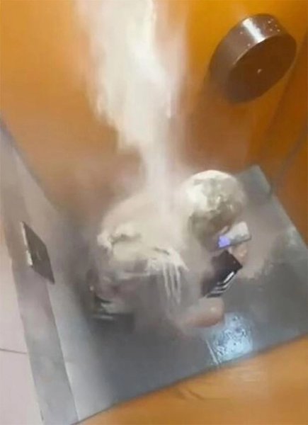 В Кемерово банда подростков избивает девочек.Видео с издевательствами появились в соцсетях. По ... - 2