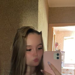 Angelina, 21, 
