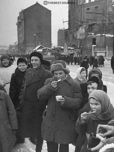 Пожалуй, самое зимнее лакомство.В столице появился первый всем известный советский тот самый ...