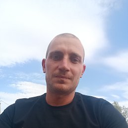 Ara, 29, 