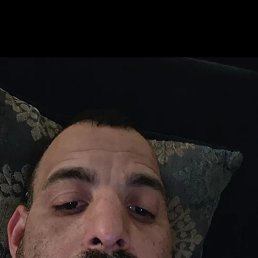 Robert, 44, 