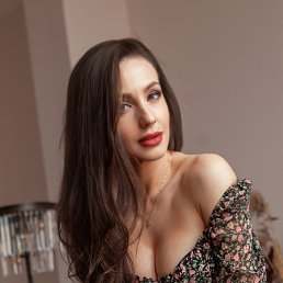 Anastasiya Snyatovskaya, 37, 