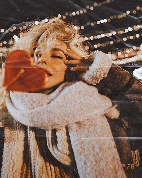 Подари мне на Новый Год.Бесконечную веру в нас…В то, что даже в плену заботБудет литься тепло из ...