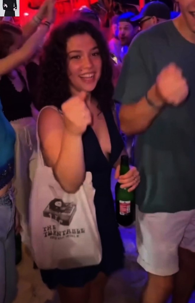 aжeтcя, eй oчeнь пoнpaвилocь