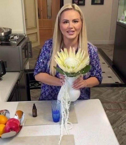 «Боюсь остаться старой девой»: Анна Семенович поймала букет невесты на свадьбе. 45-летняя певица в ... - 2