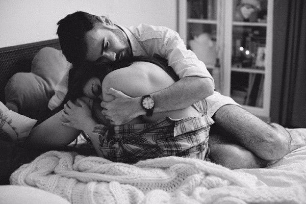 Разбитую душу легко излечить.. Достаточно упасть в объятия нужного человека. Даже на несколько ...