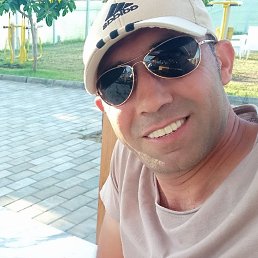 Lcy, 43, 