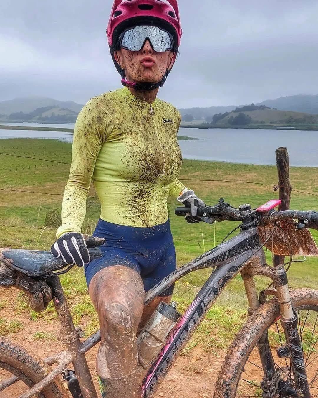   - 24  2025  21:59 - 2