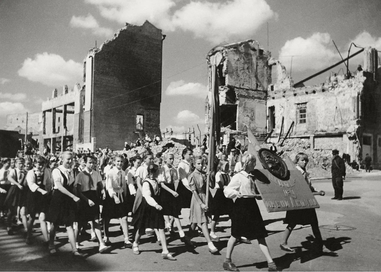    , 1945 .