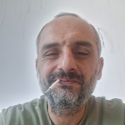 Hovo, 42, 