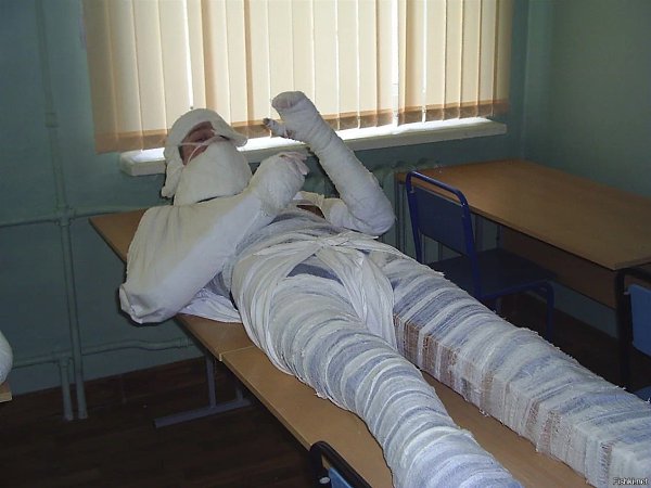 В Бразилии произошёл необычный инцидент: мужчина в возрасте 54 лет решил испытать себя и поместил в ... - 3