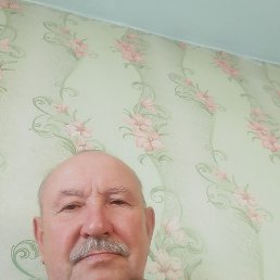 Viktor, 65 , 