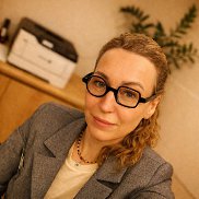 Ianina, 46 ���, �����-���������