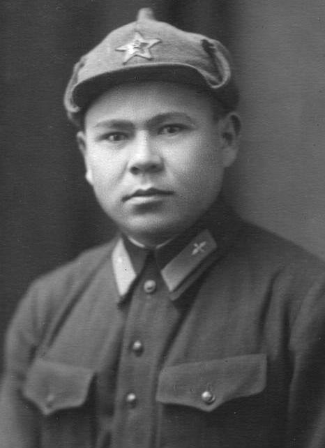 Баймурзин Гаяз Исламетдинович.Заместитель командира эскадрильи 13-го гвардейского авиационного полка ...