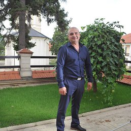 OLEG, 39, 