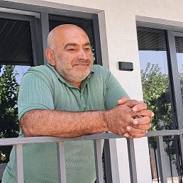 Hovo, 48, 