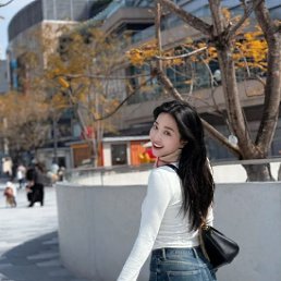Mia, 36, 
