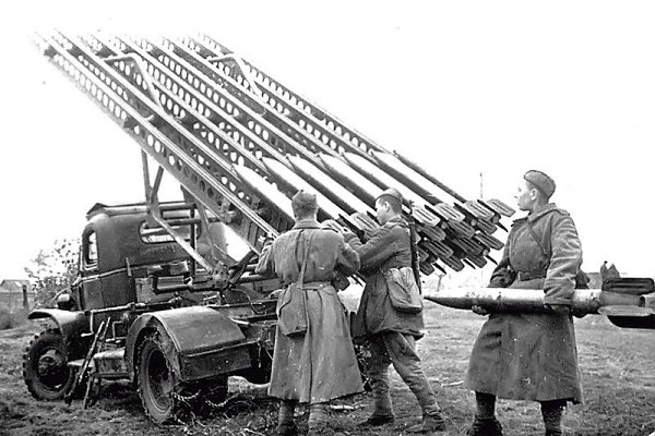 84 года назад, 21 июня 1941 года, на вооружение Красной Армии была принята многозарядная реактивная ... - 2