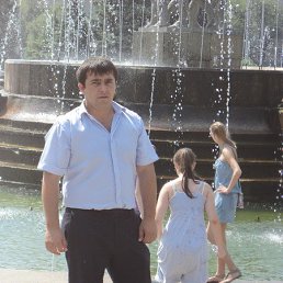 Akella, 40, 