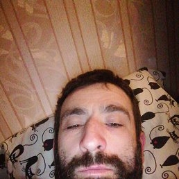 Tik, 36, 