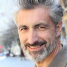 Manuel, �����, 52 ����