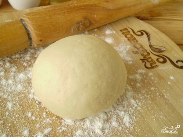 Заварное тесто для вкусных вареников.Доведите воду до кипения. Муку смешайте с солью и маслом. ...