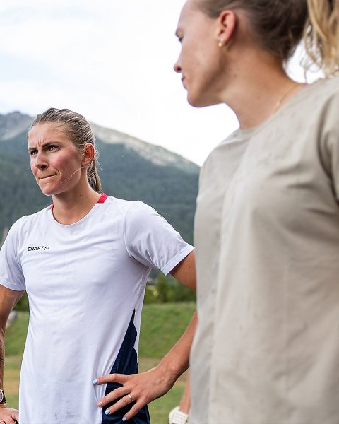 Женская сборная Франции проводит тренировочный сбор в горах. - 3