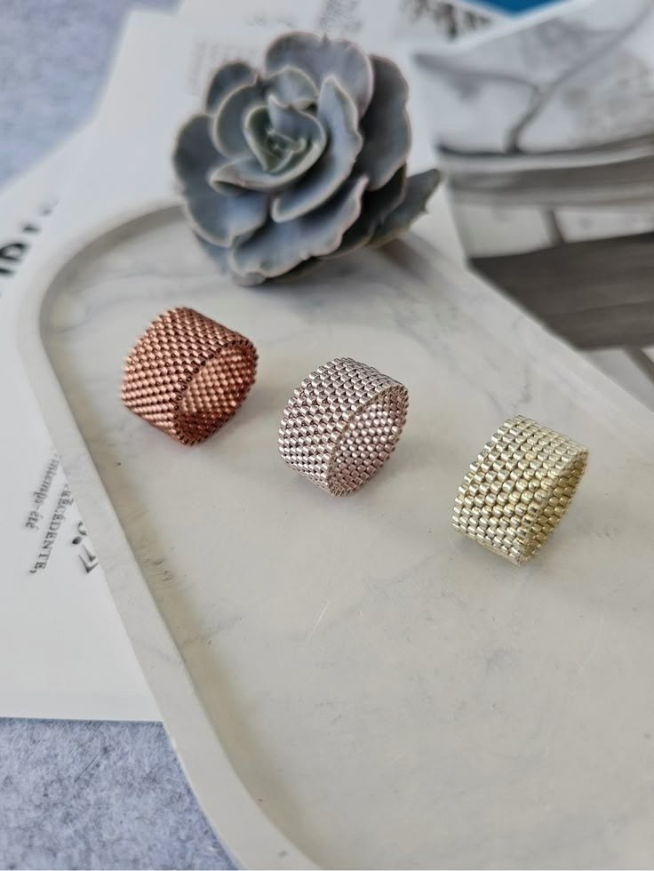 Минимализм, стиль и ручная работа — кольца из бисера снова на пике популярности. Их простая ... - 5