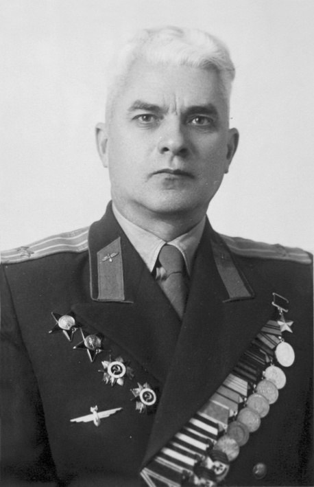 Калиниченко Семён Зиновьевич.Штурман авиаэскадрильи 367-го бомбардировочного авиационного полка ...