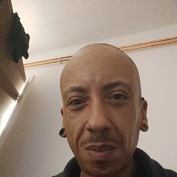 Loui, 34, 